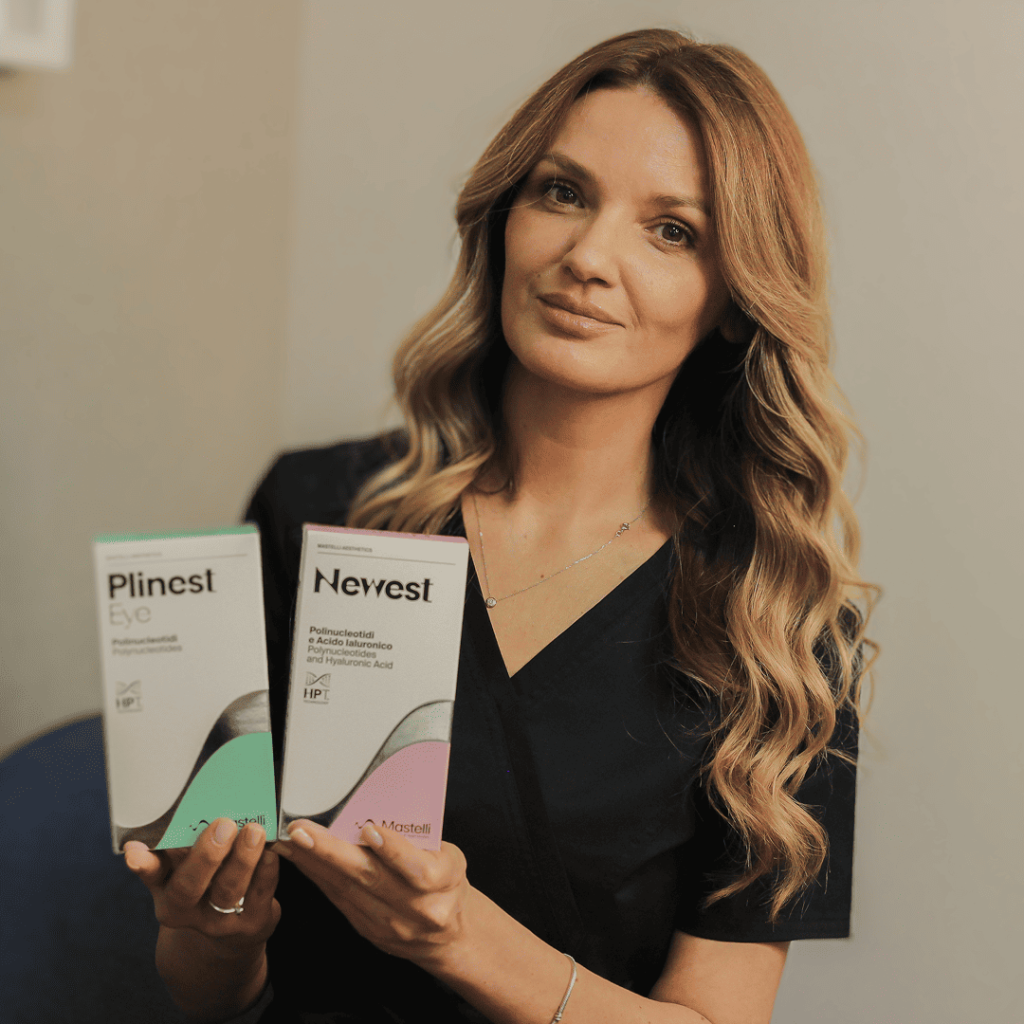 Dr Ana Đinđić Leburić drži Plinest i Newest polinukleotide za lice u A Med ordinaciji u Beogradu
