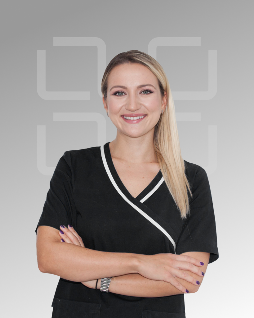 Dr Aleksandra Jelić - spec. dr stomatologije A Med ordinacija Portret spec. dr stomatologije Aleksandre Jelić u A Med ordinaciji
